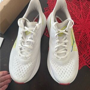 Hoka Mach 6 running White Sneakers with Neon Highlights